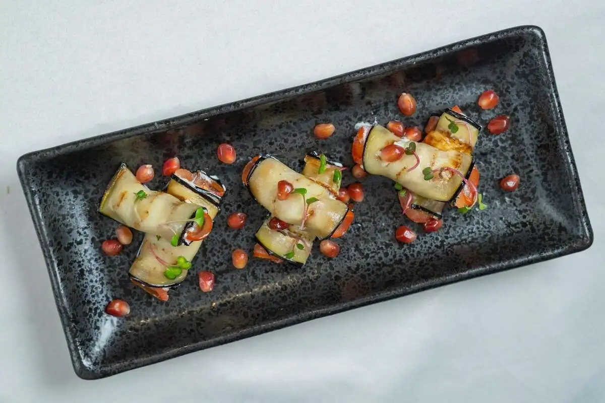 Рулетики из баклажанов