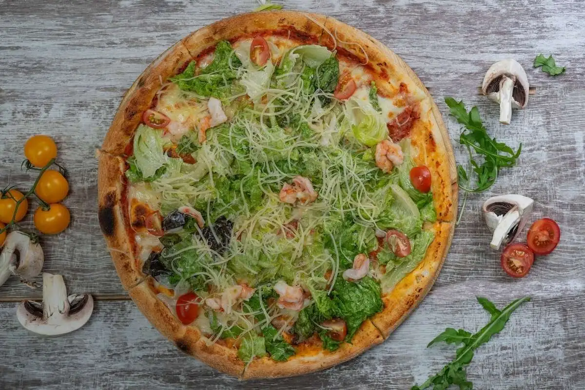 Пицца Цезарь с креветками