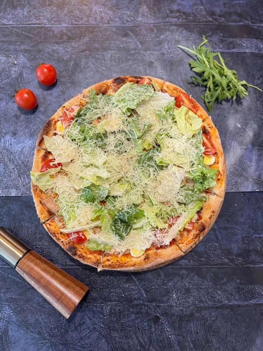 Пицца Цезарь с курицей