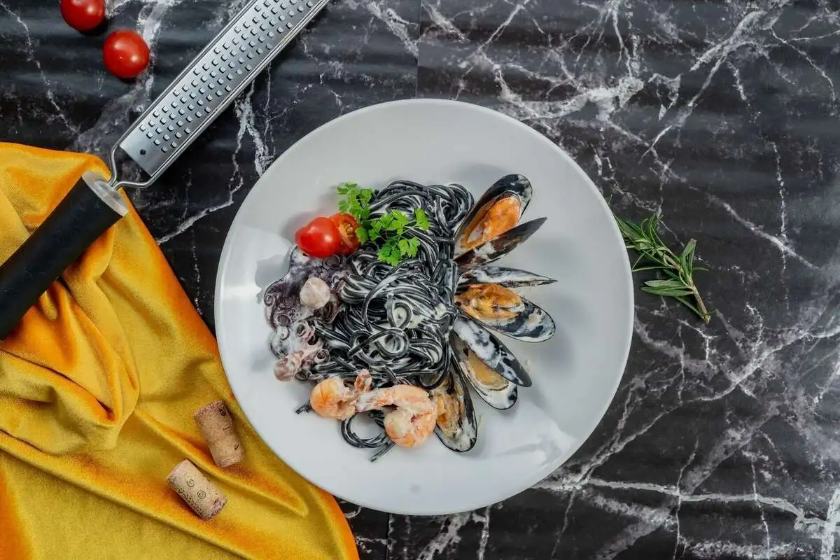 Спагетти Nero с морепродуктами