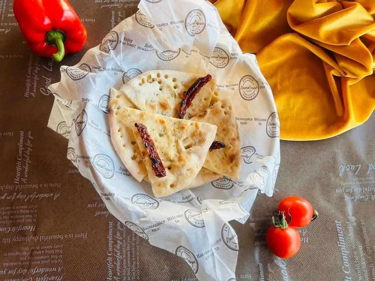 Фокачча с вялеными томатами