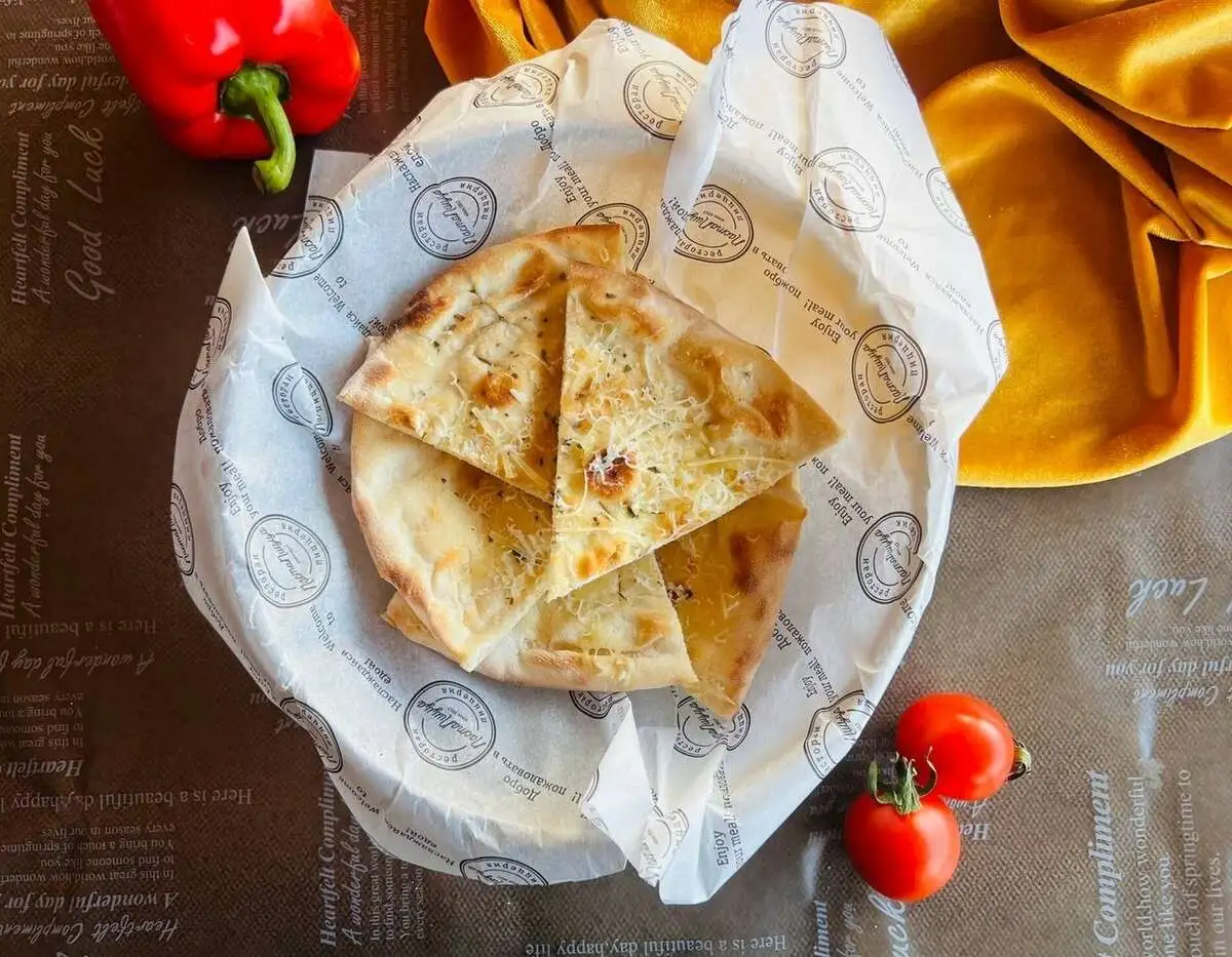 Фокачча с пармезаном и орегано