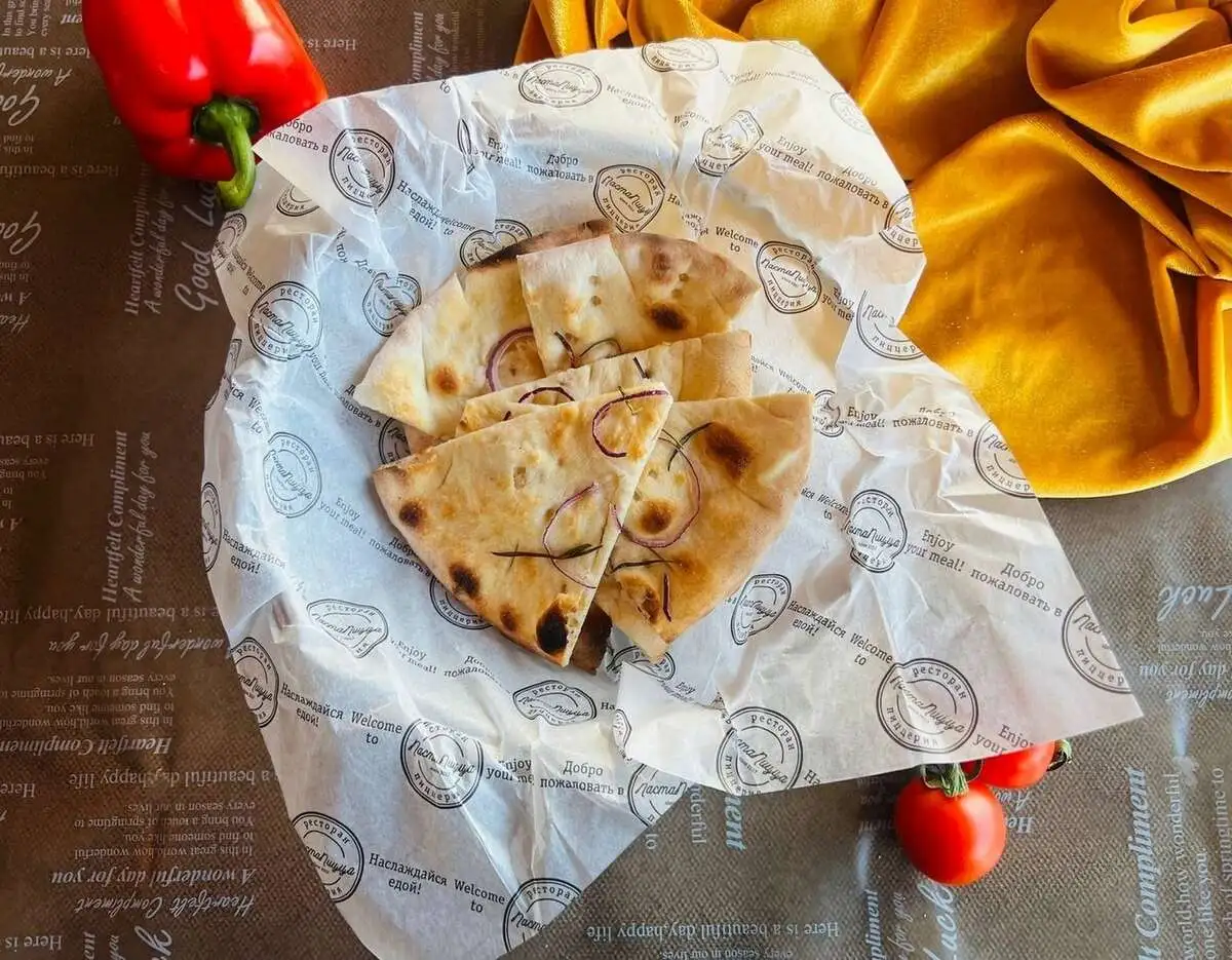 Фокачча с луком и розмарином