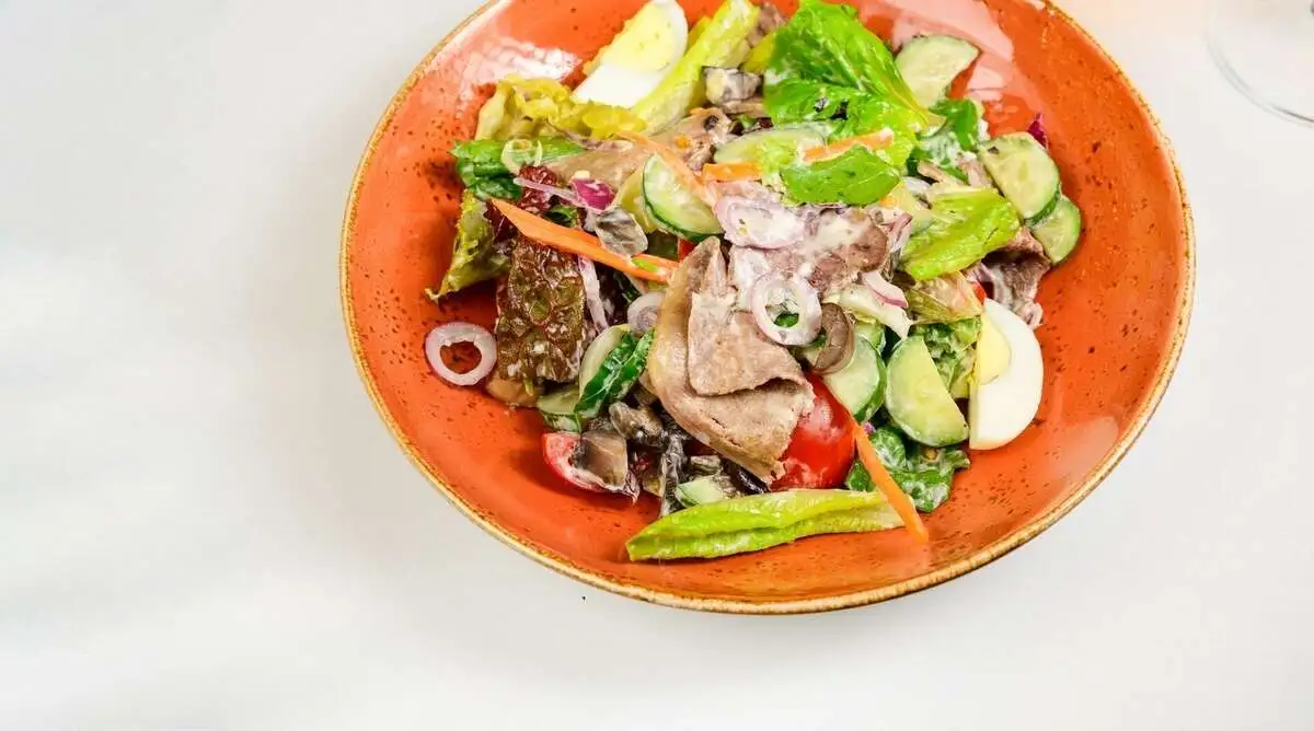 С языком телёнка и овощами