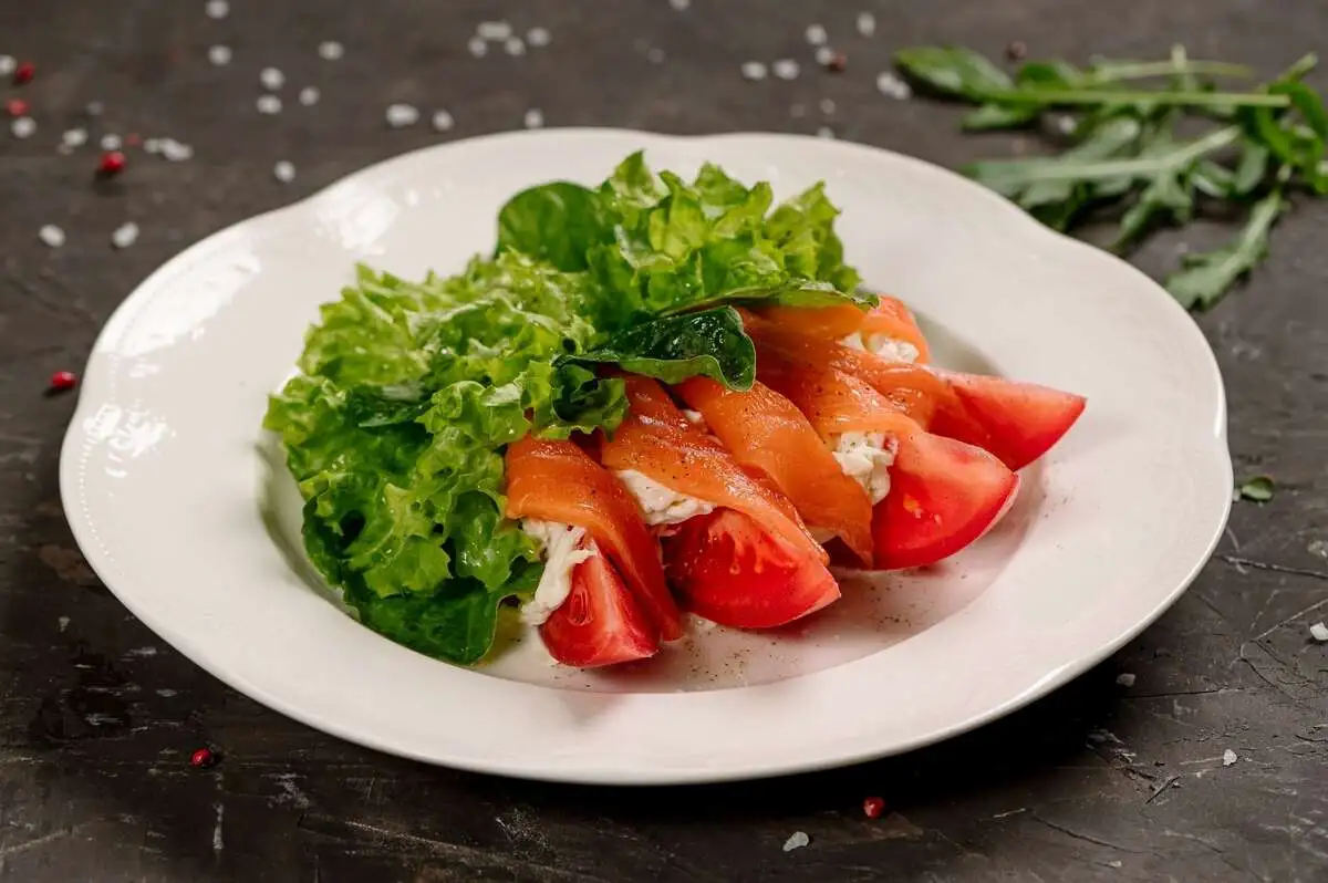 С лососем и страчателлой