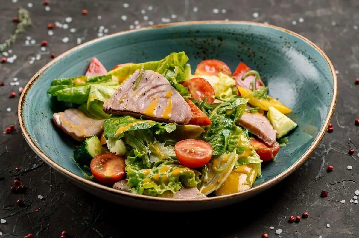 С тунцом в манго соусе