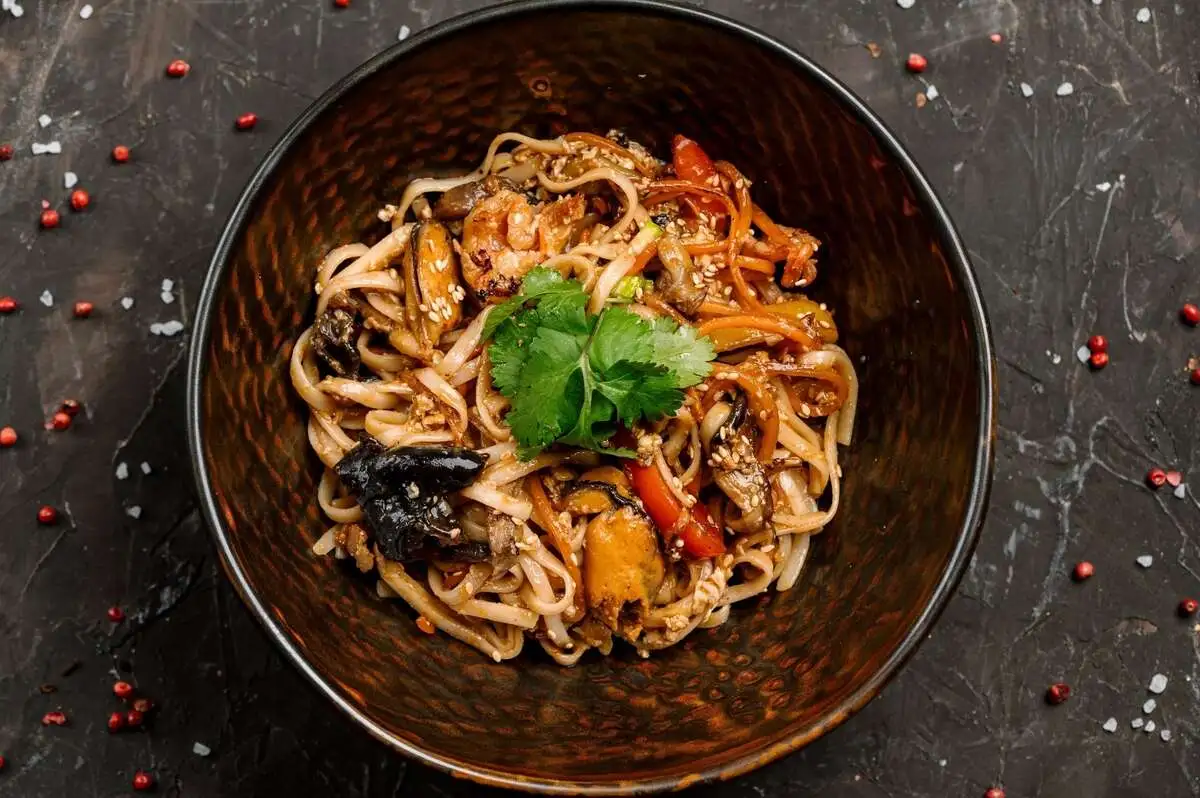 Тайская лапша с морепродуктами