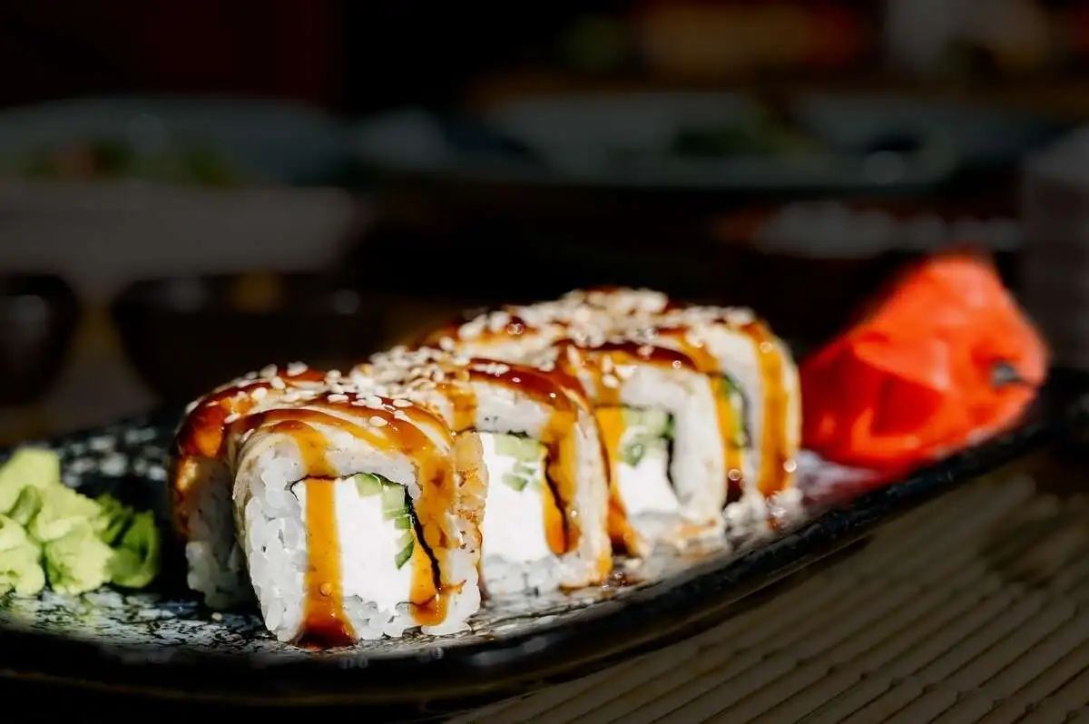 Ролл Филадельфия с угрём