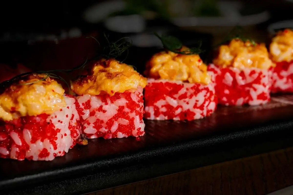 Запеченный ролл с креветкой и угрем