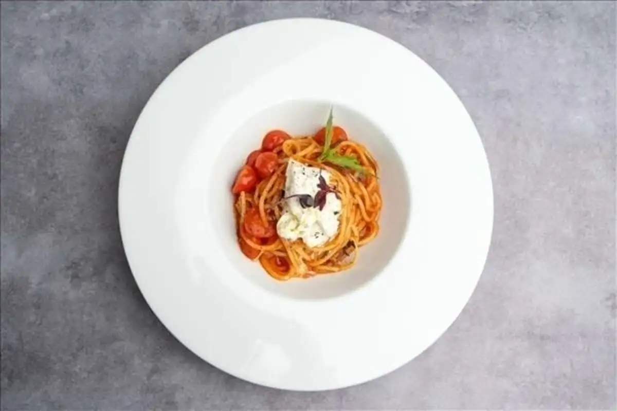 Спагетти аль Помодоро со страчателлой