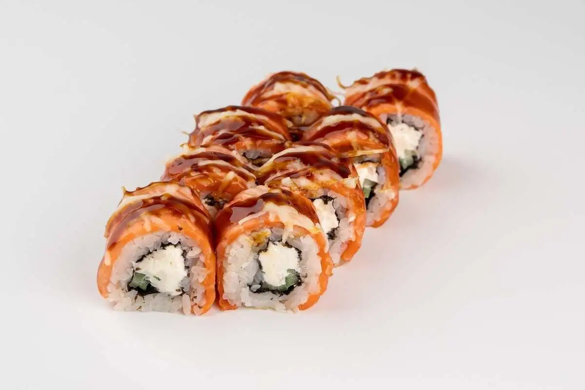 Запеченная Филадельфия-ролл с пармезаном