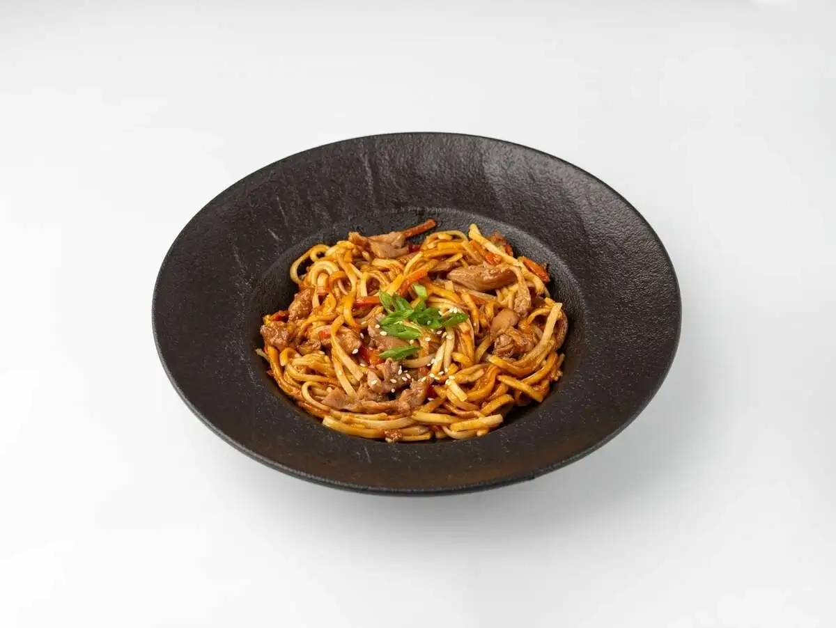 Лапша удон с курицей в соусе терияки