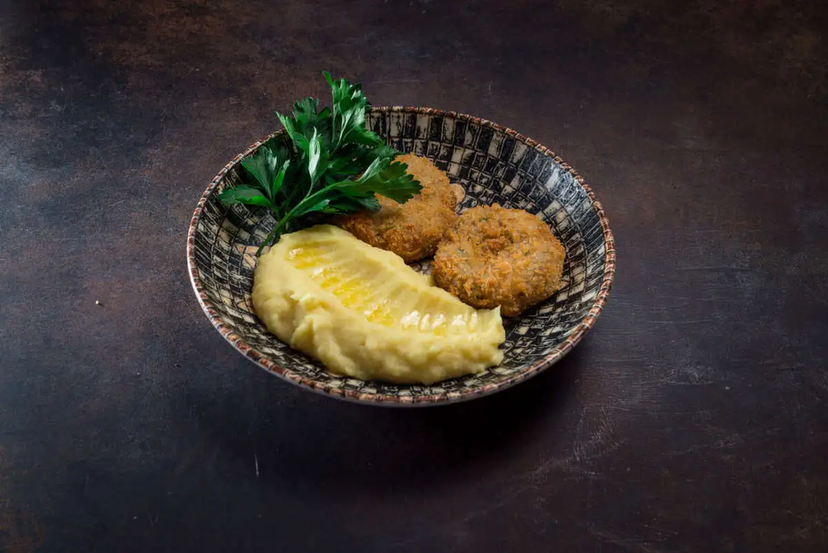 Щучьи котлетки с картофельным пюре