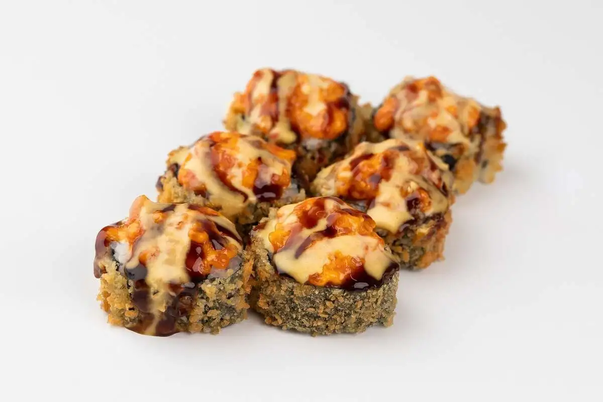 Темпура-ролл с шапочкой из лосося