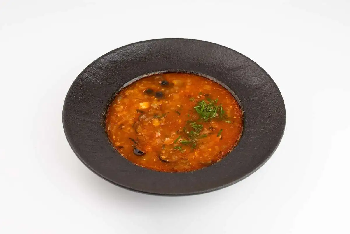 Суп солянка с копченостями