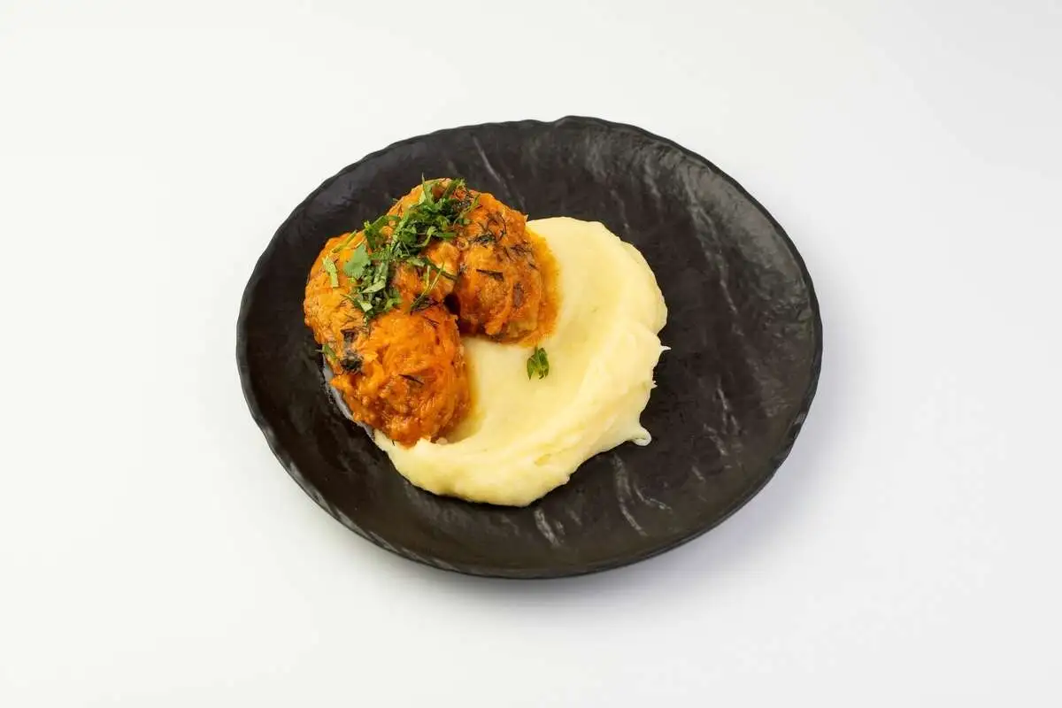 Котлеты по-деревенски с картофельным пюре