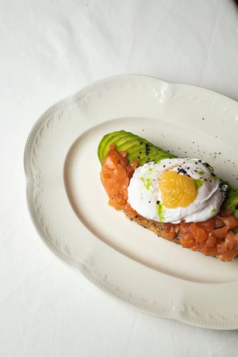 БРУСКЕТТА С ЛОСОСЕМ