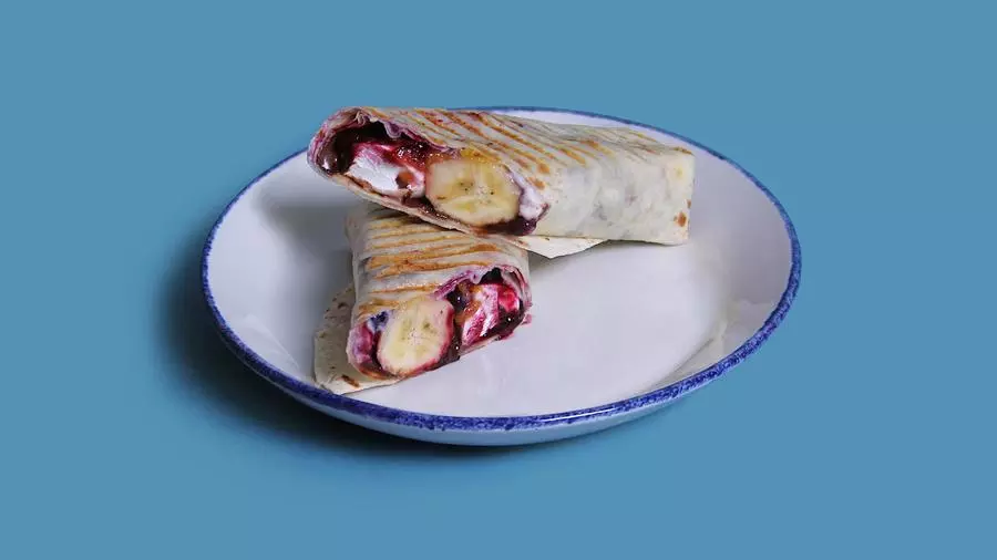 Шаверма с бананом, манго и нутеллой