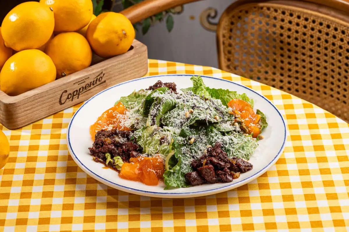 С куриной печенью и миксом салата