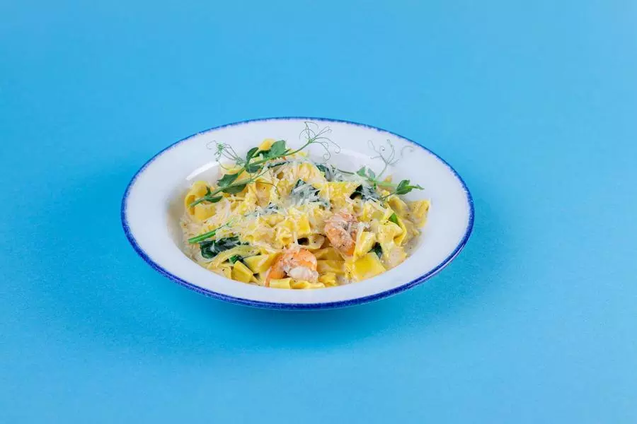 Паста к креветками и шпинатом