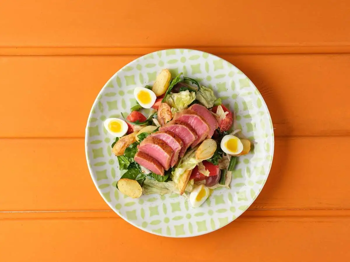 С тунцом и горчичным соусом