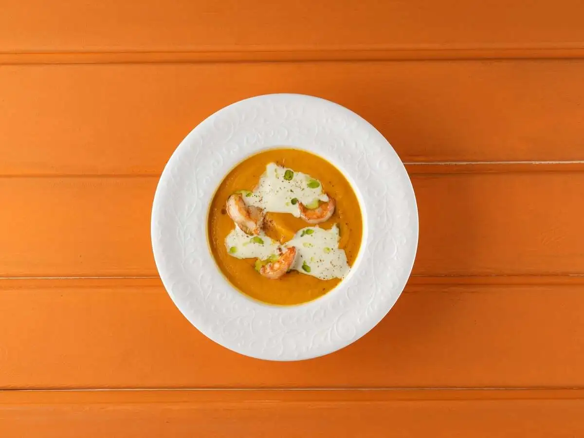 Тыквенный крем-суп с креветками и Страчателлой