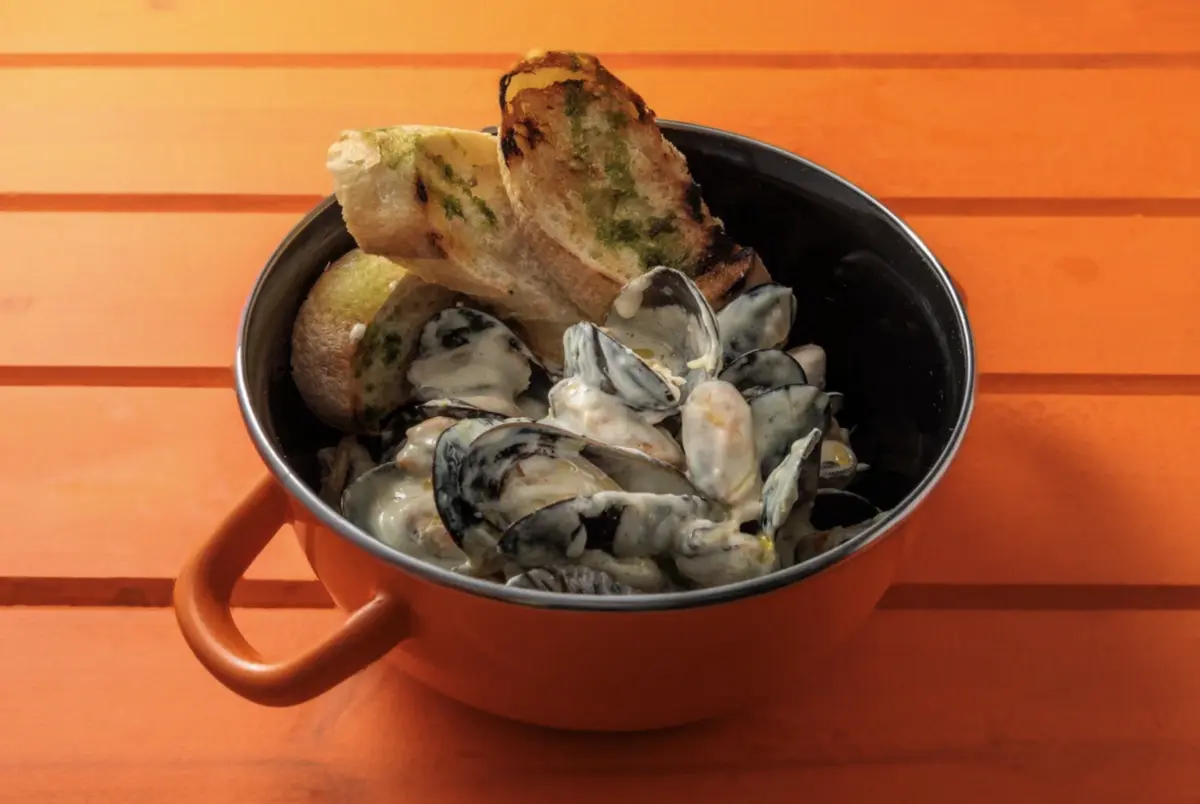 Мидии в чесночном соусе