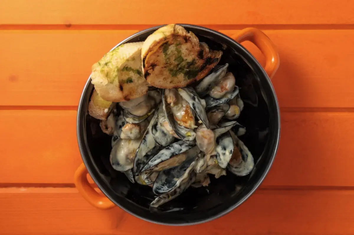 Мидии в сырном соусе