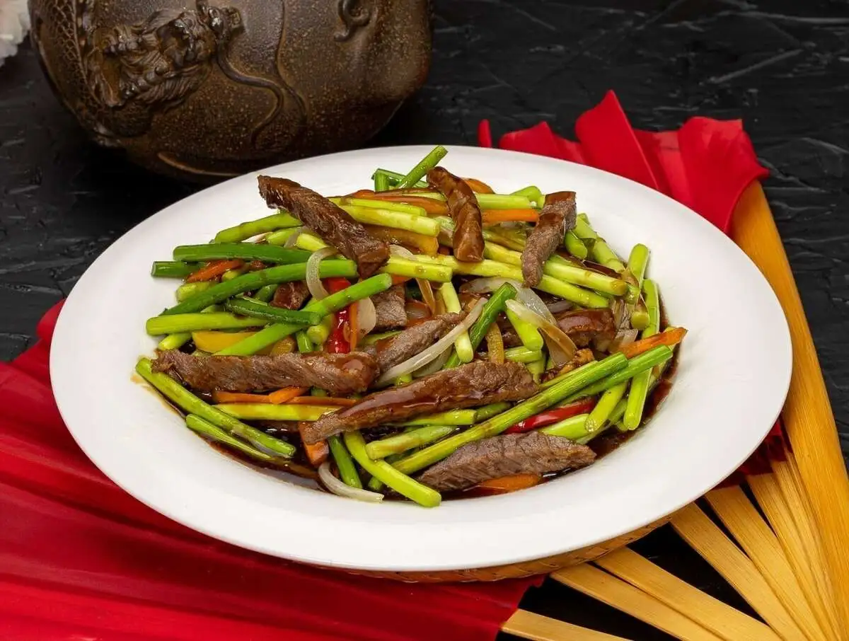 Стрелки чеснока с говядиной