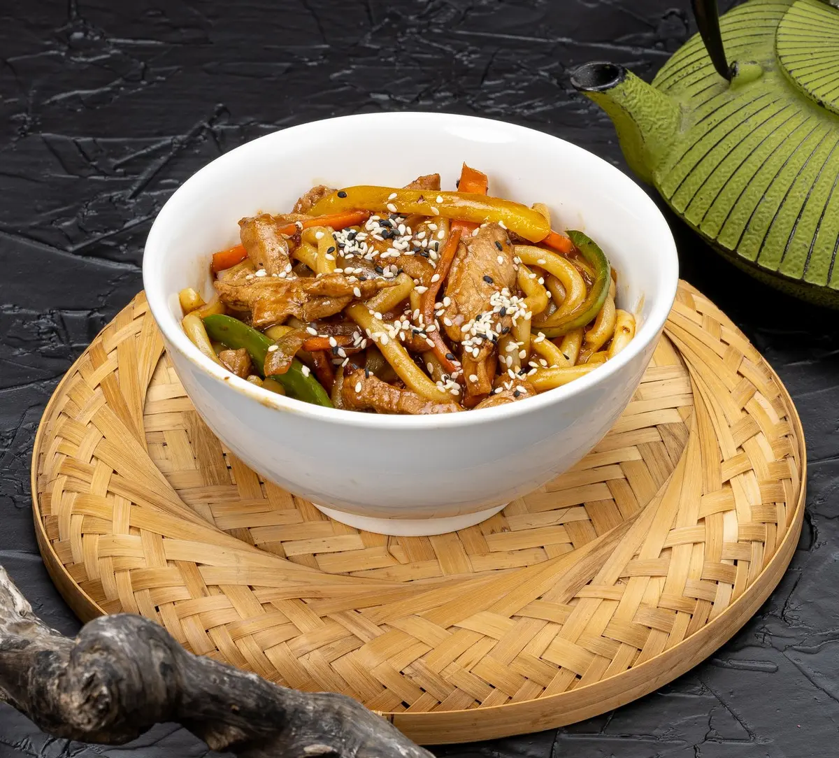 Лапша с курицей в соусе унаги