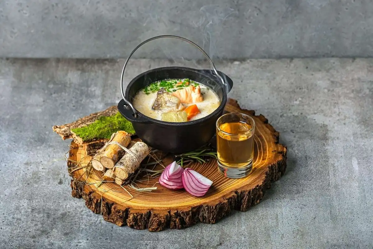 Уха с окунем и форелью