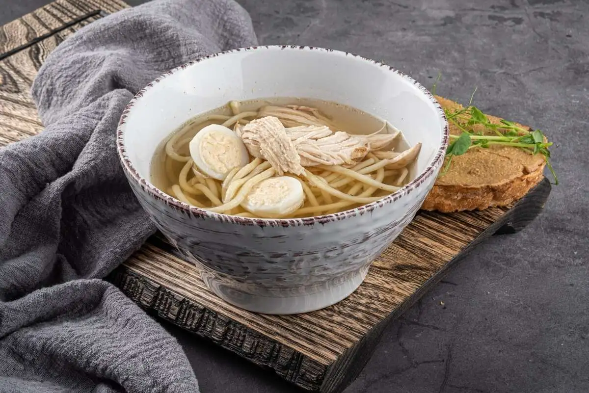 Суп куриный с яйцом