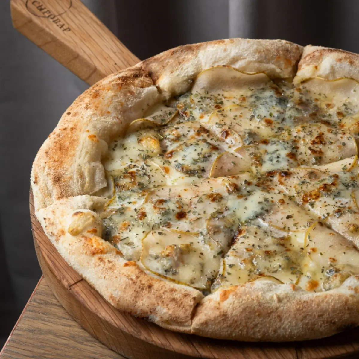 Пицца Груша, горгонзола