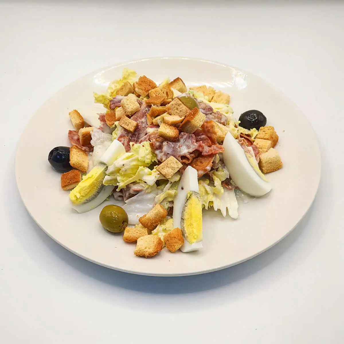 Салат с жареным беконом 