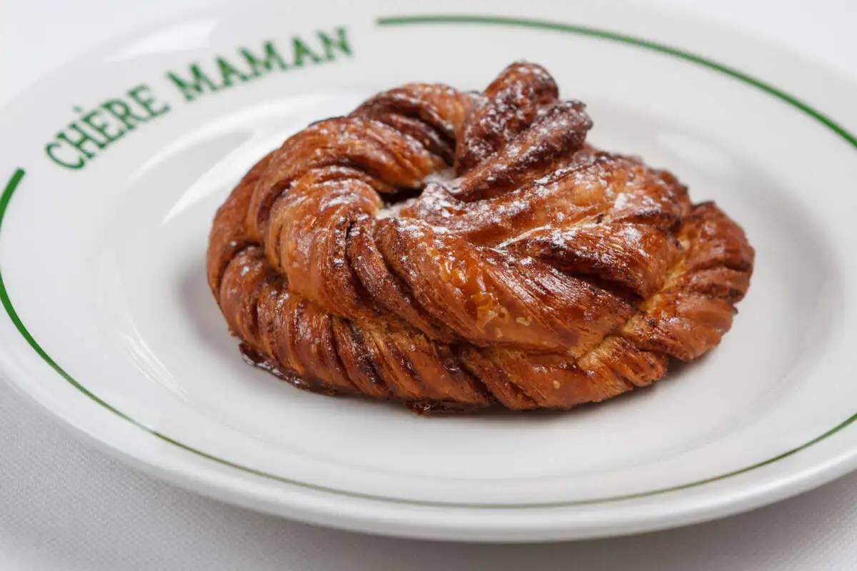 Булочка с корицей