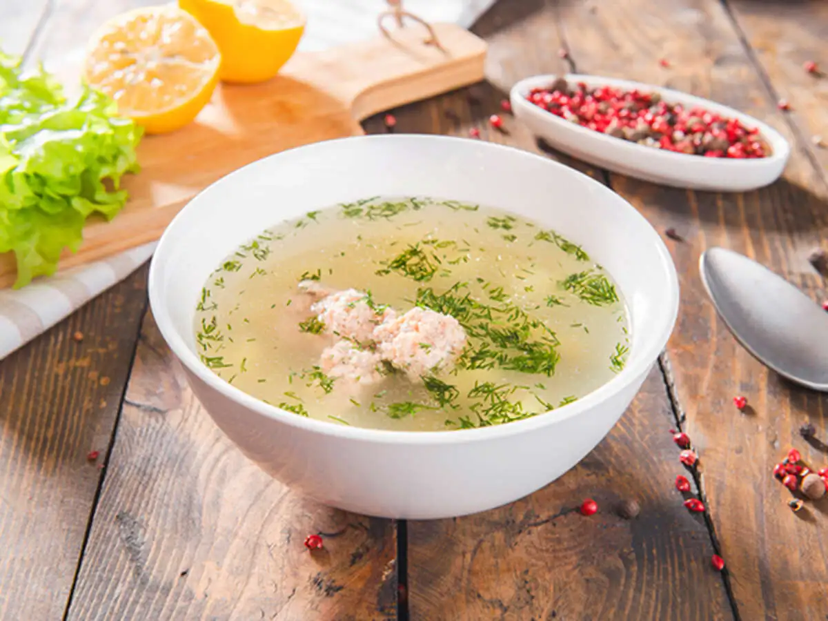 Уха с рыбными фрикадельками