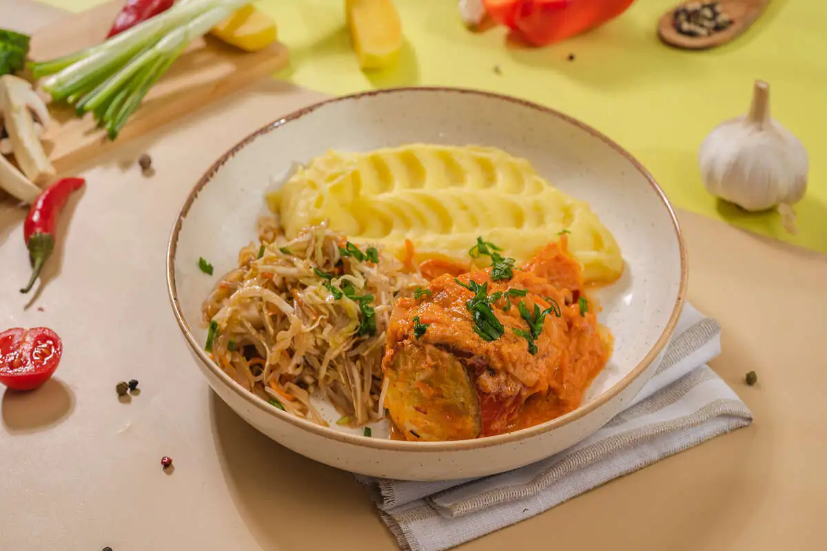 Фаршированный перец с картофельным пюре