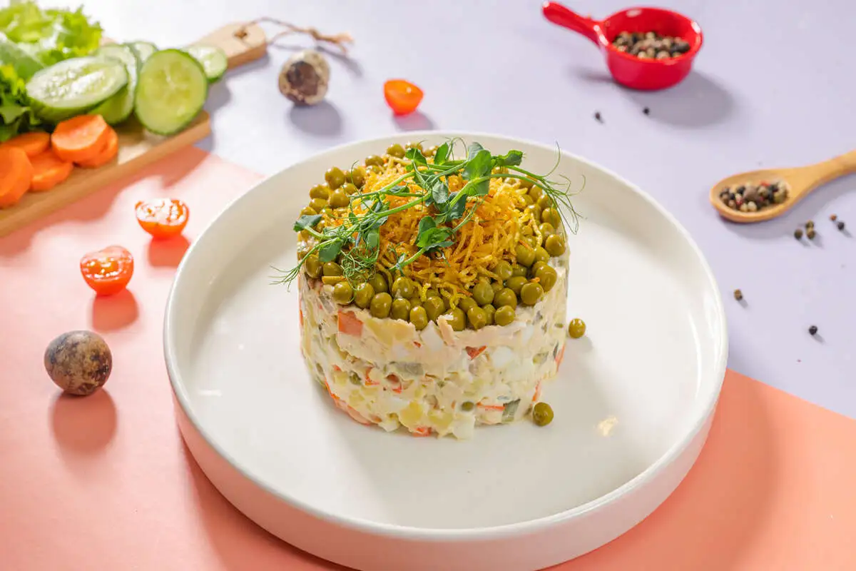 Оливье с курицей мини