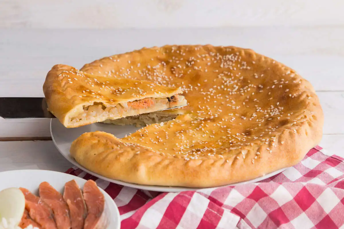 Пирог с дальневосточным лососем и рисом