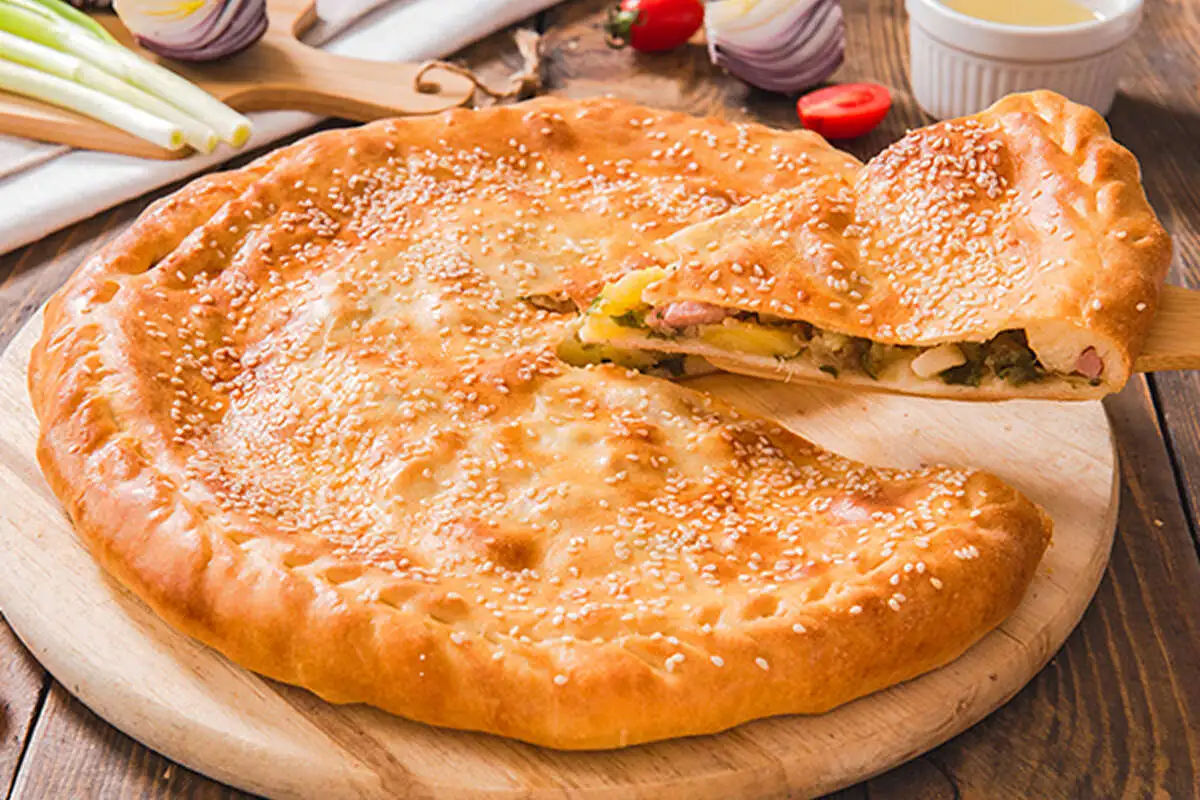 Пирог с картофелем и шкварками