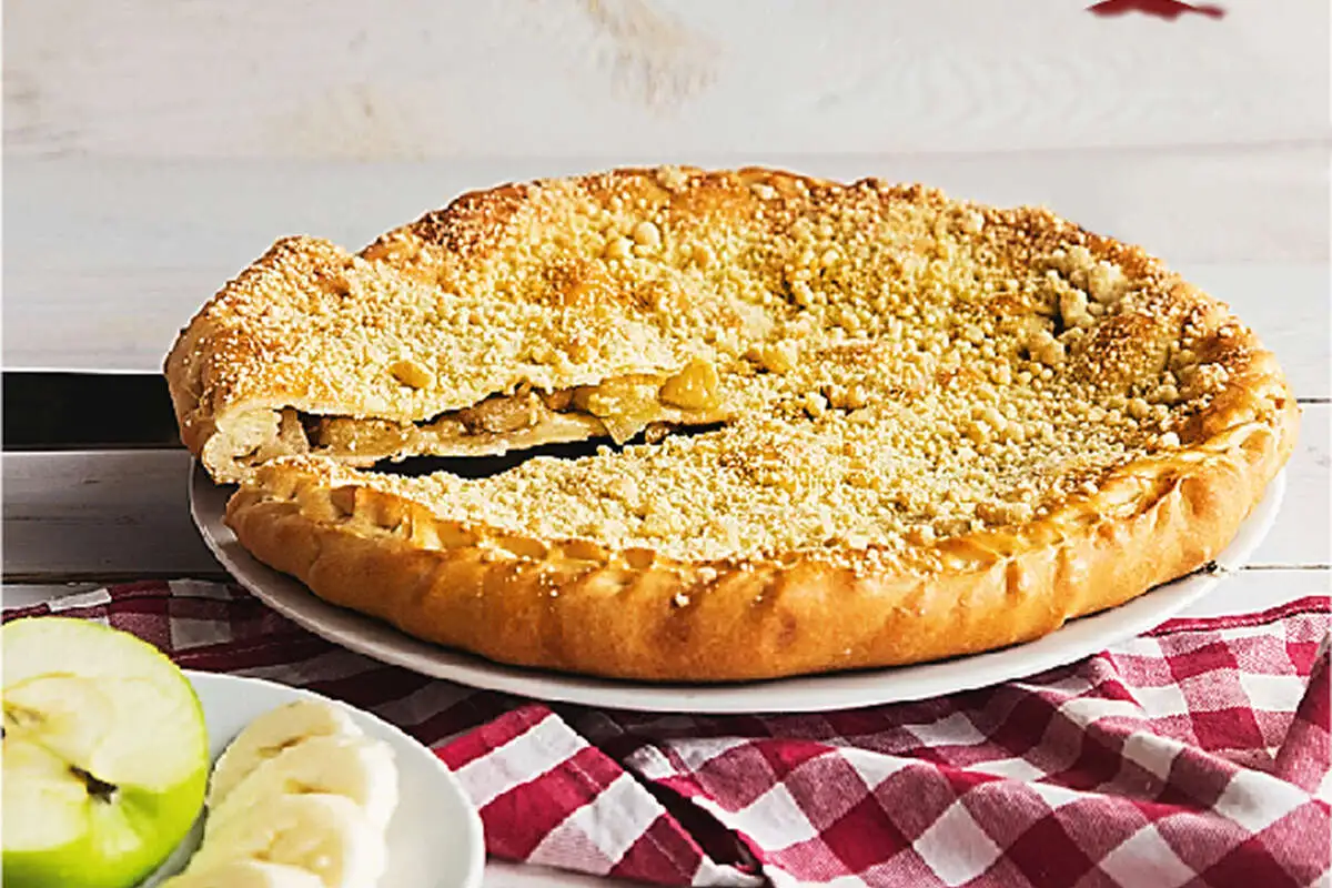 Пирог с яблоками и бананами