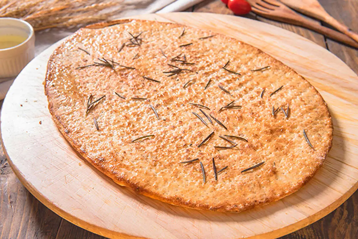 Фокачча с чесночным маслом и розмарином