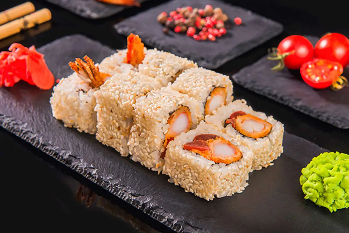 Острый ролл с креветкой темпура