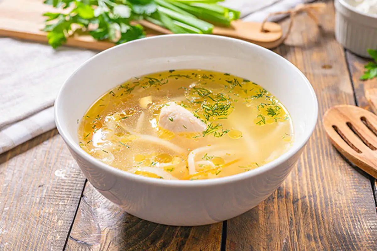 Суп куриный с домашней лапшой