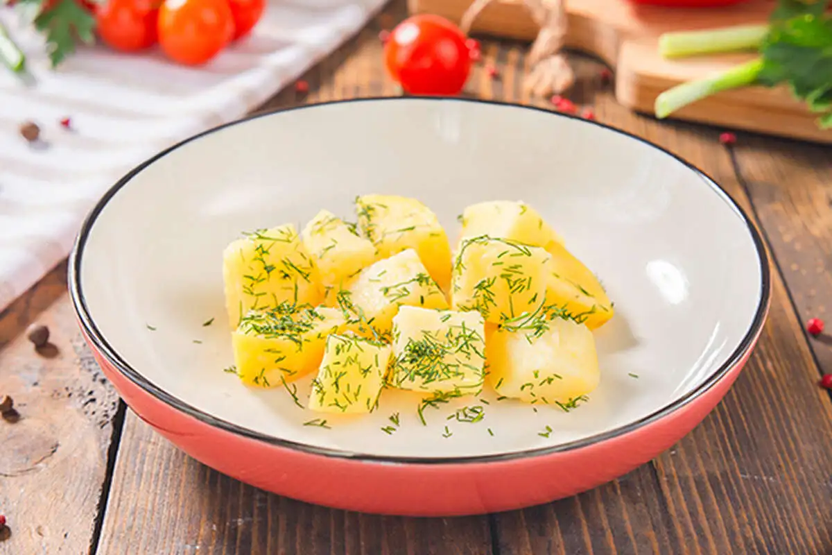 Картофель отварной с зеленью