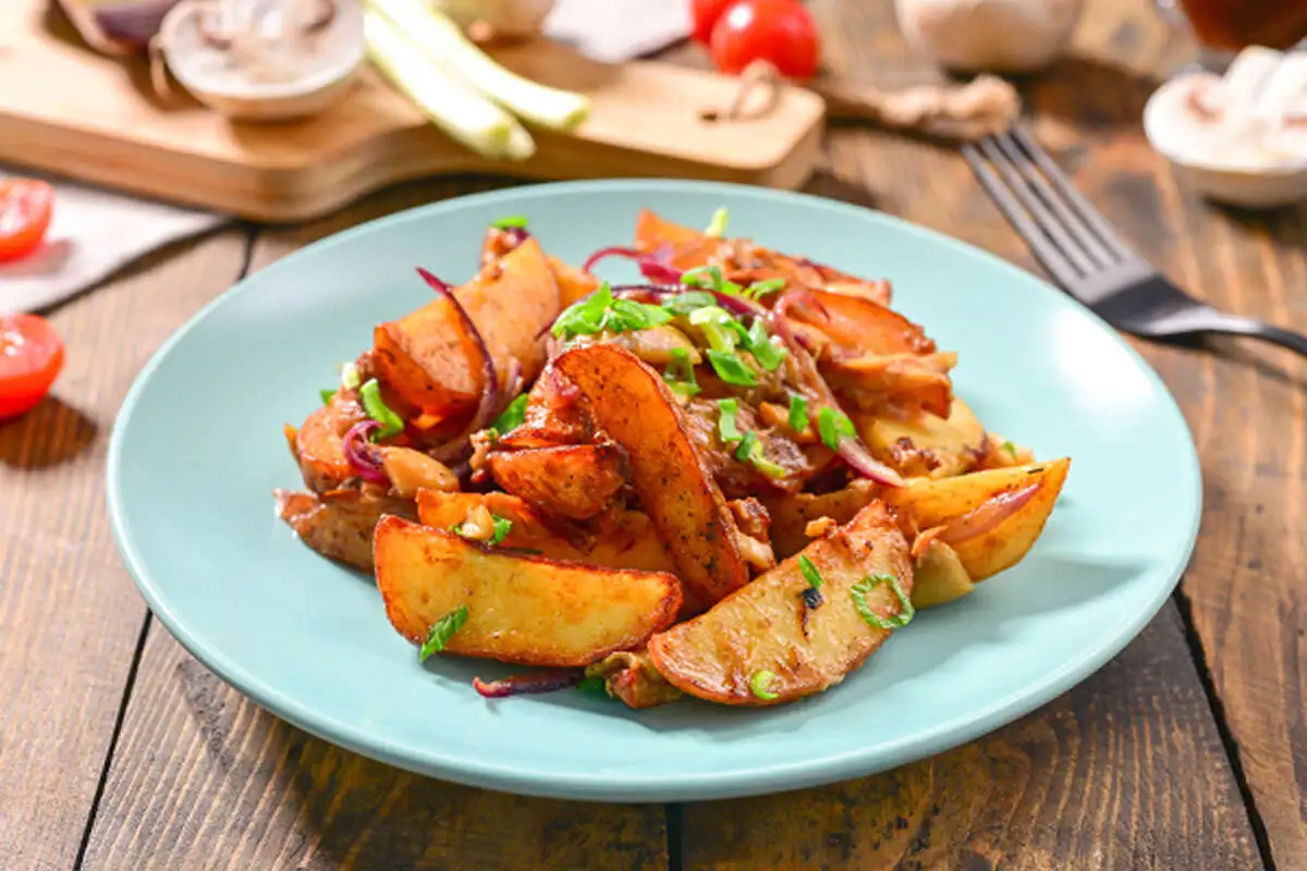 Картофель по-деревенски с грибами