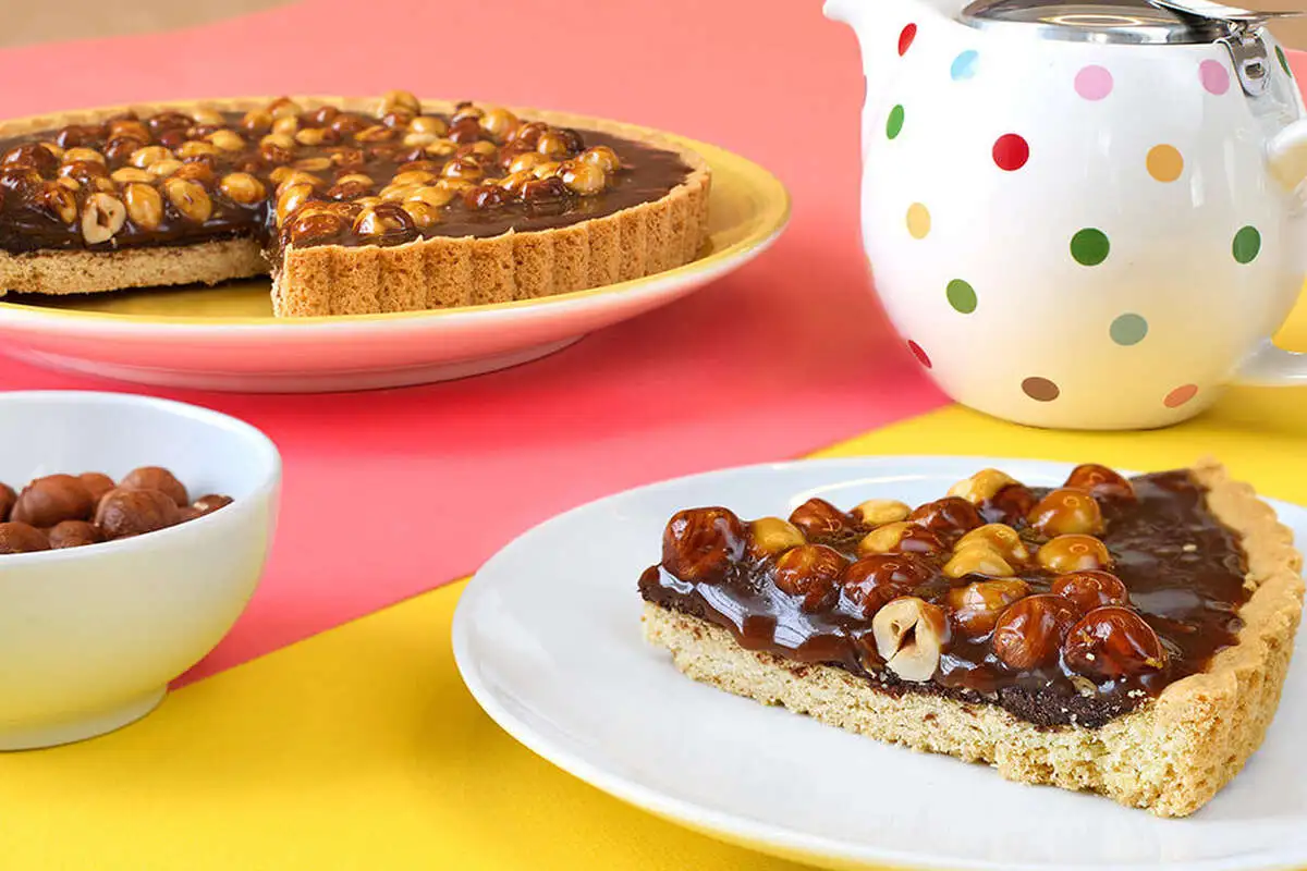 Тарт с шоколадом, карамелью и фундуком