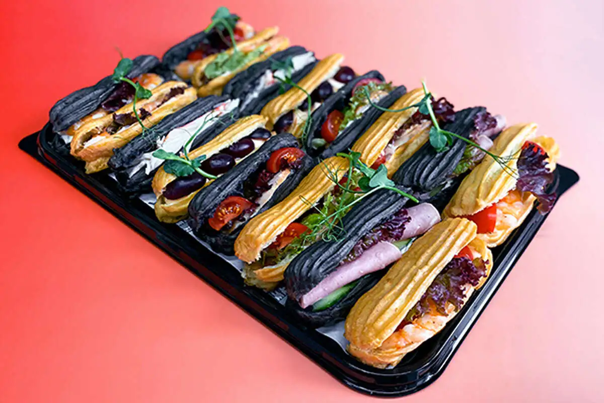 Фуршет-бокс из сытных эклеров