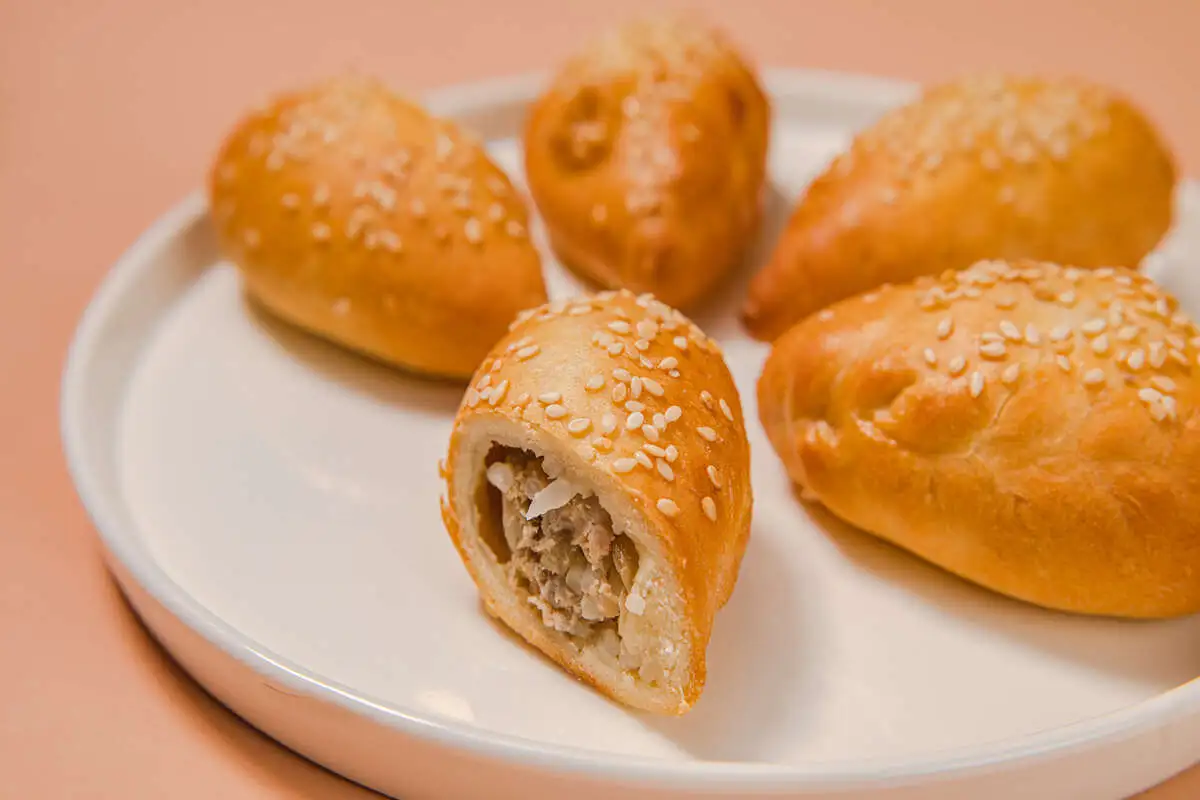 Коробочка пирожков с мясом