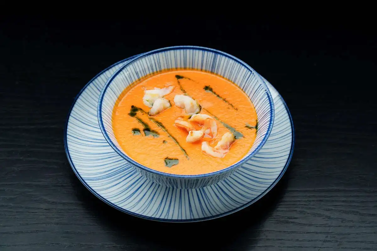 Крем-суп из томатов и перца с креветками